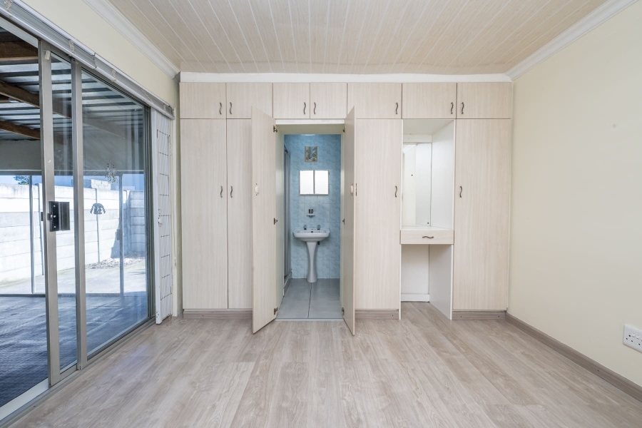 3 Bedroom Property for Sale in Protea Village Western Cape